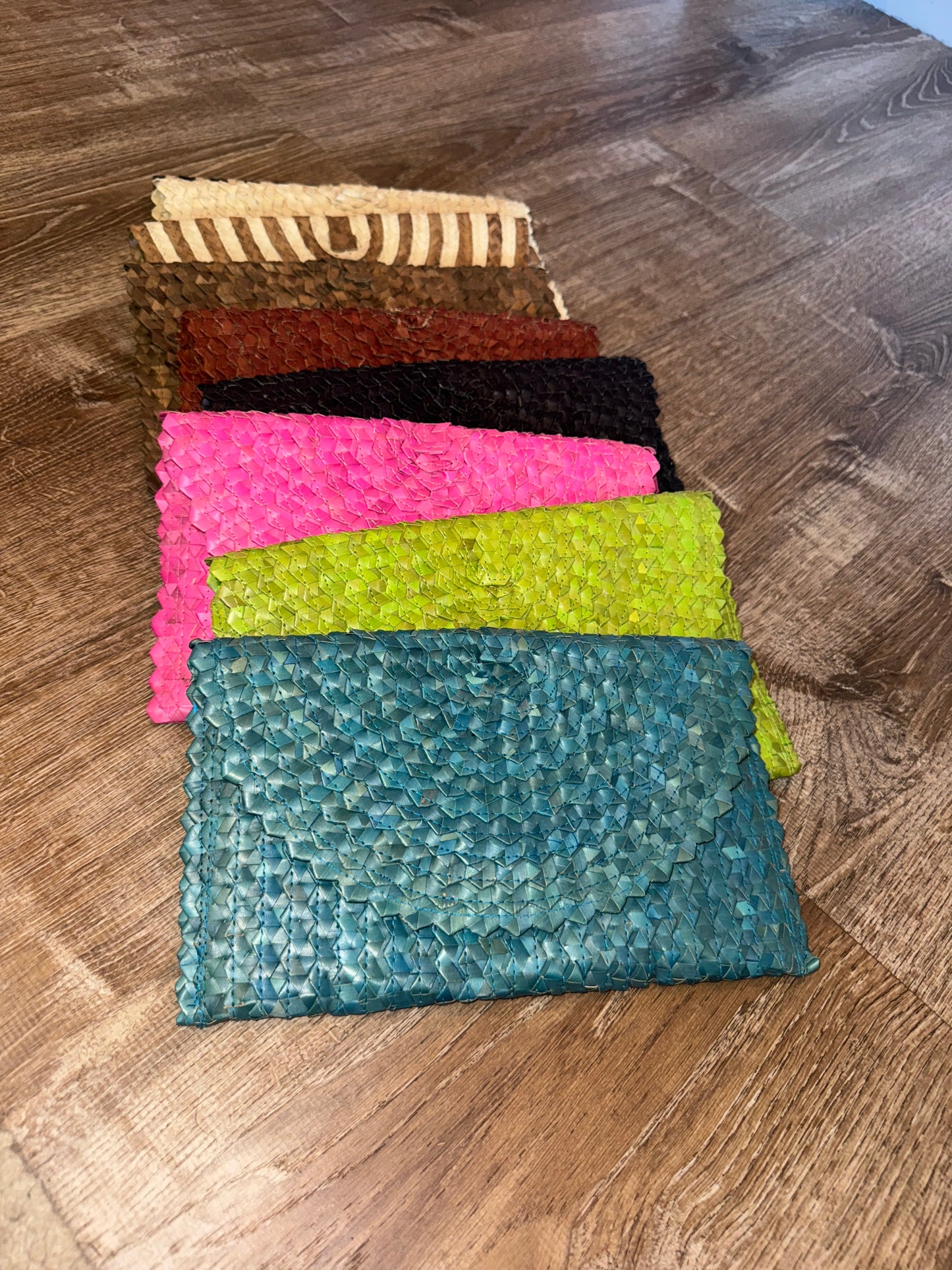 STRAW RECTANGULAR CLUTCH